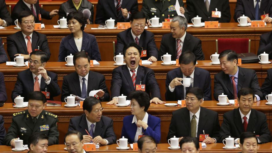 chinese-official-yawning-web1